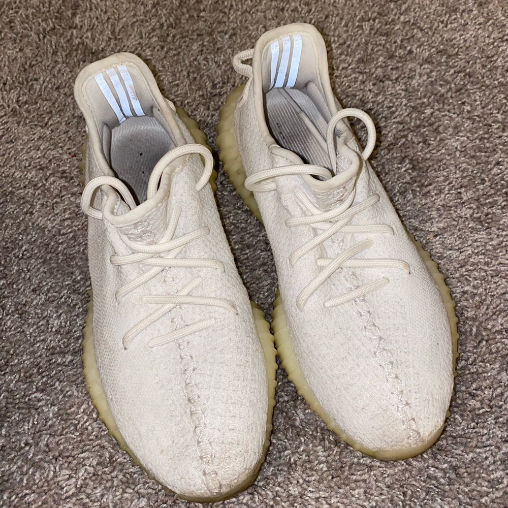 YEEZY 350 V2